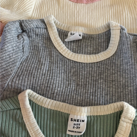 SHEIN Kids Ribbed Tee with Ruffle Trim - Picture 3 of 7